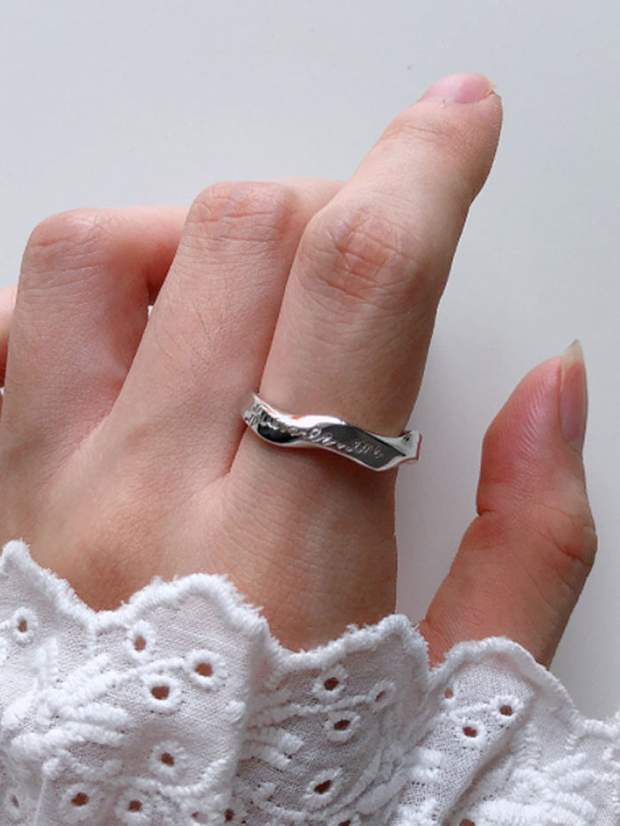 Plata de ley 925 con anillos de tamaño libre irregulares simplistas chapados en platino