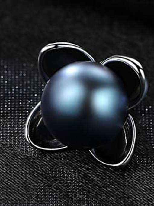Boucles d'oreilles minimalistes en forme de fleur de perle d'eau douce en argent sterling 925