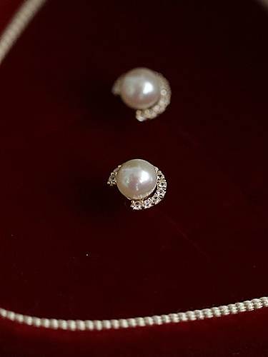 Pendiente de botón delicado con bola de perla de imitación de plata de ley 925