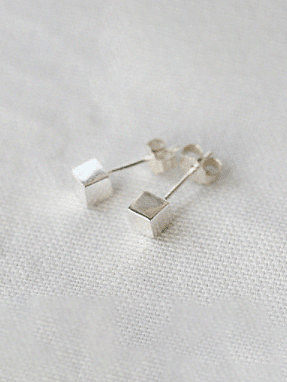 Brinco quadrado minimalista de prata esterlina 925