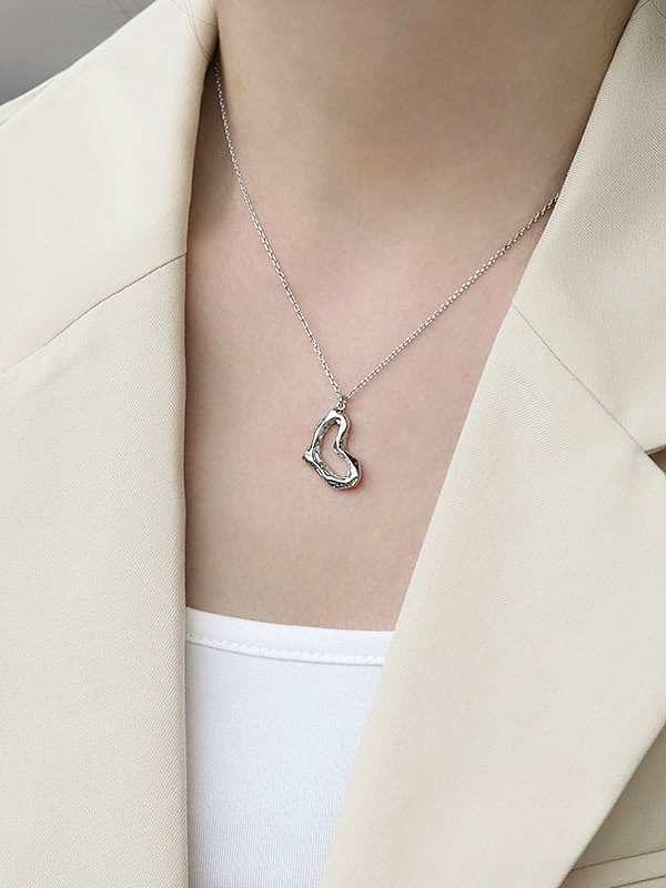 Collar minimalista de corazón hueco de plata de ley 925