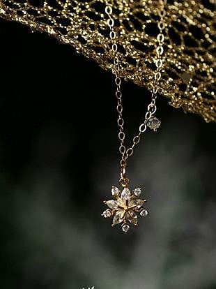 Colar delicado de flor de ouro de cristal de prata esterlina 925