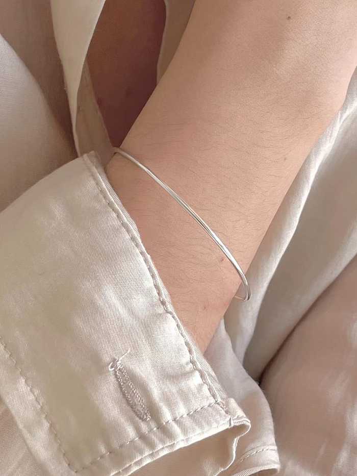 Geometrischer minimalistischer Band-Armreif aus 925er Sterlingsilber