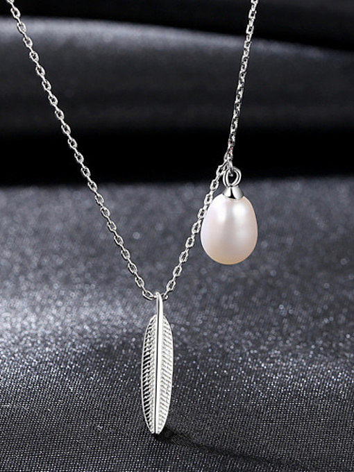 Collar de perlas naturales de agua dulce en forma de hoja de plata de ley