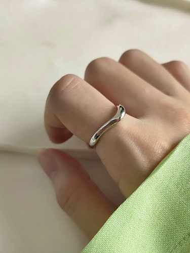 925 Sterling Silver Irregular Twisting Minimalist Free Size Midi Ring