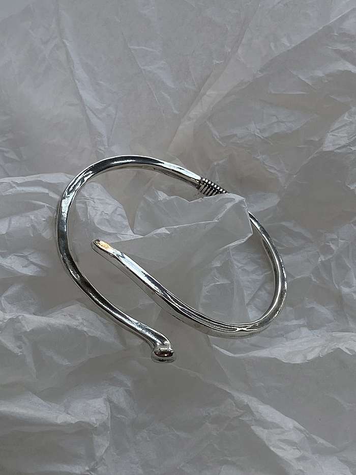 Bracelete artesanal irregular de prata esterlina 925