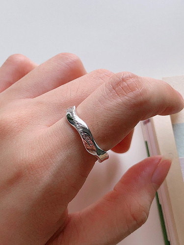 Anéis de prata esterlina 925 com banhado a platina simplista irregular tamanho livre