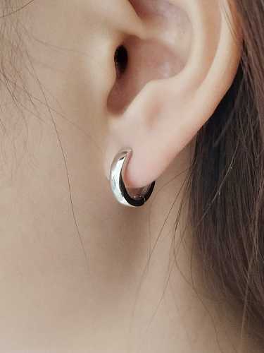 925 Sterling Silver Smooth Round Minimalist Huggie Earring