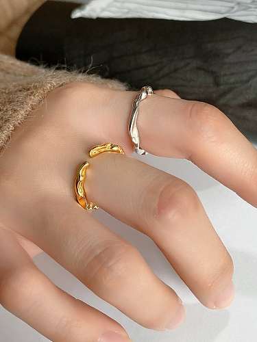 Unregelmäßiger, minimalistischer Ring in freier Größe aus 925er Sterlingsilber