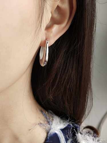 Boucle d'oreille en forme de U minimaliste irrégulière blanche avec strass en argent sterling 925