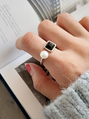 Ring aus Sterlingsilber mit synthetischer Perle und schwarzem Achat