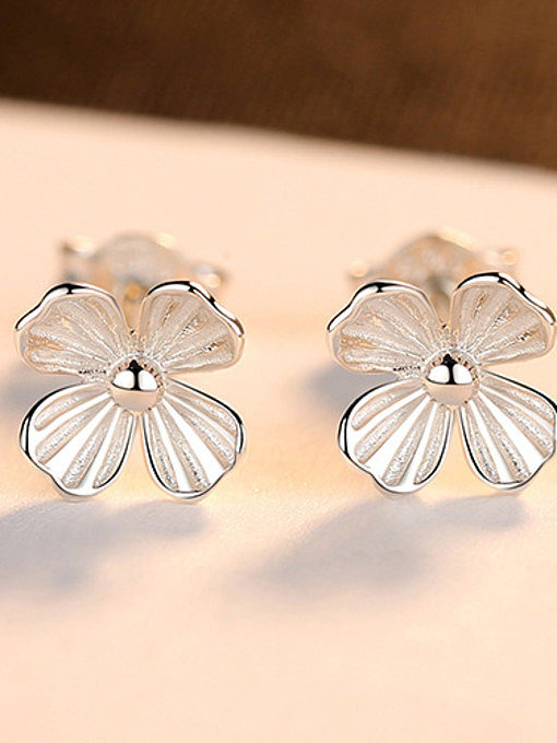 Boucles d'oreilles clous mini fleurs en argent sterling