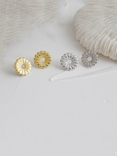 Pendientes de botón de plata de ley 925 con flor simplista chapada en oro
