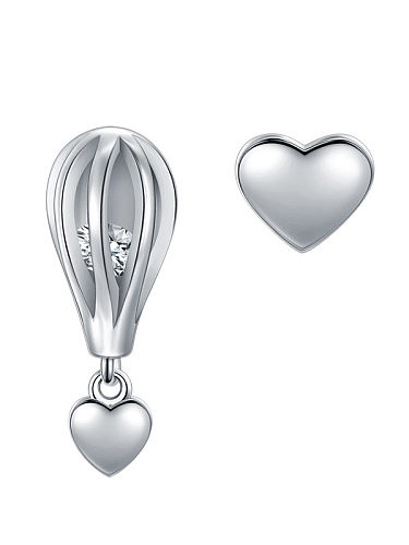 Brinco clássico de balão de coração assimétrico de prata esterlina 925