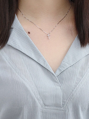 Minimalistische Mini-Kreuz-Halskette aus Sterlingsilber