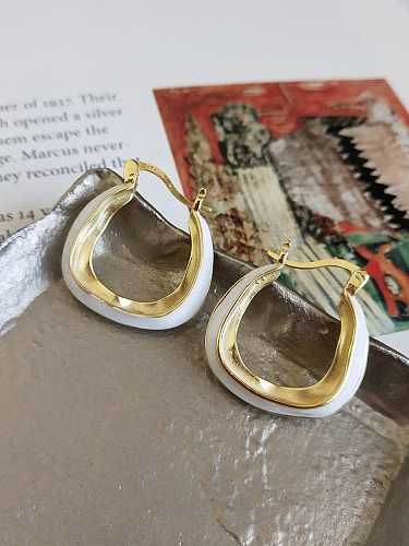 Boucles d'oreilles Huggie minimalistes géométriques à la noix de coco en argent sterling 925 avec émail blanc
