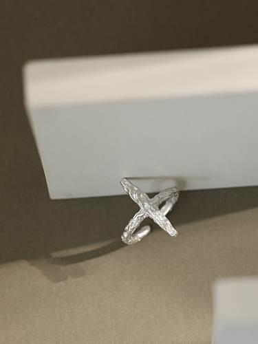 Minimalistischer Bandring mit Kreuz aus 925er Sterlingsilber