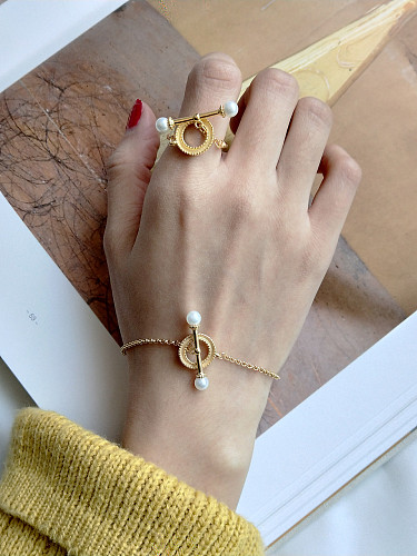 Bracelet en or 18 carats et perle synthétique en argent pur