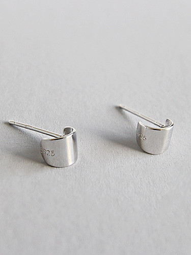 Pregos de orelha Mini Curve geométrica minimalista de personalidade em prata esterlina
