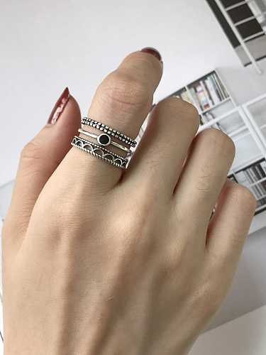 Stapelbarer Ring aus 925er Sterlingsilber mit Emaille und schwarzem Dreieck