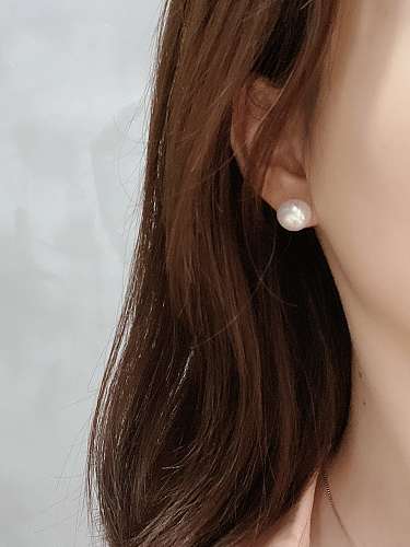 Boucle d'oreille minimaliste en argent sterling 925 avec perle d'eau douce irrégulière