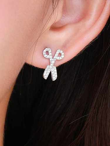 Boucles d'oreilles minimalistes en argent sterling 925 avec zircon cubique et ciseaux irréguliers
