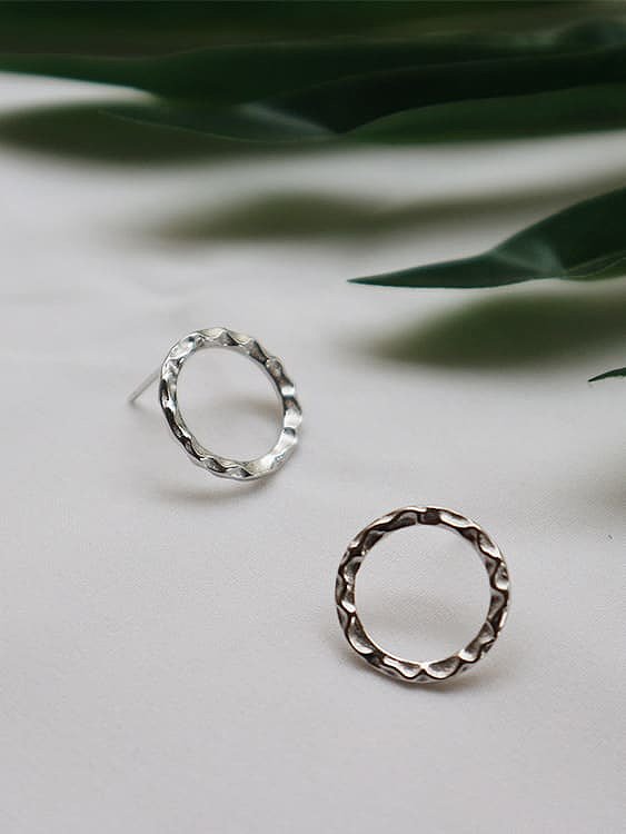 Boucle d'oreille minimaliste ronde en argent sterling 925