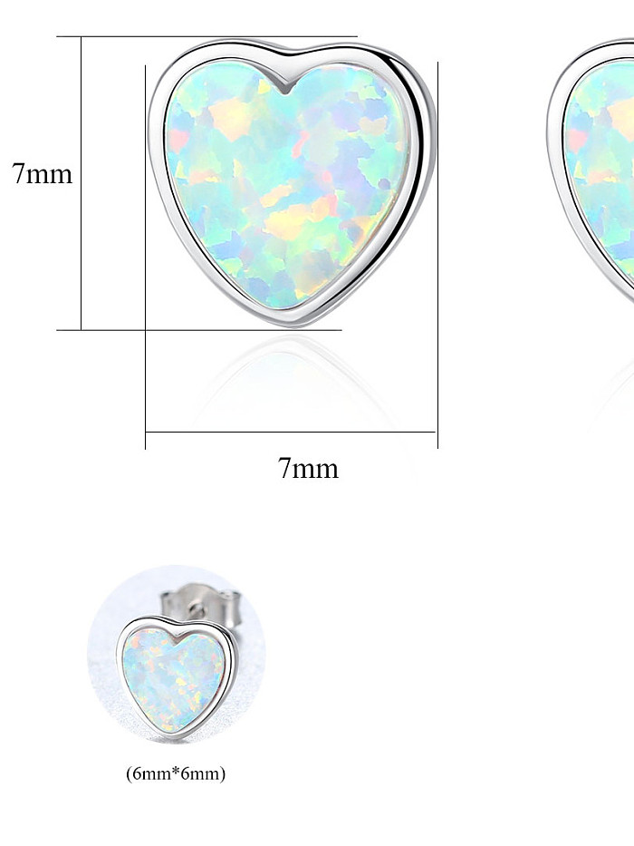 Brinco de opala compacto em prata esterlina em formato de coração