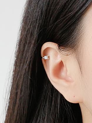 Boucle d'oreille clip minimaliste géométrique blanche en argent sterling 925 imitation perle
