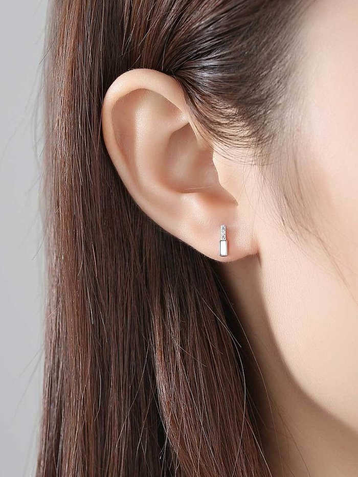 Boucle d'oreille minimaliste géométrique blanche avec strass en argent sterling 925