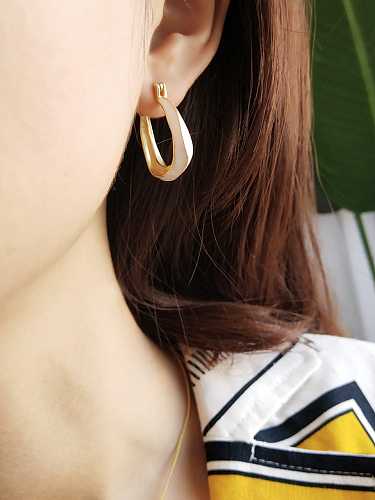 Boucles d'oreilles Huggie minimalistes géométriques à la noix de coco en argent sterling 925 avec émail blanc