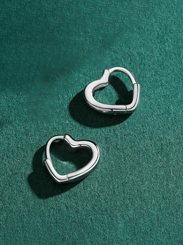 Brinco Huggie minimalista em prata esterlina 925 coração oco
