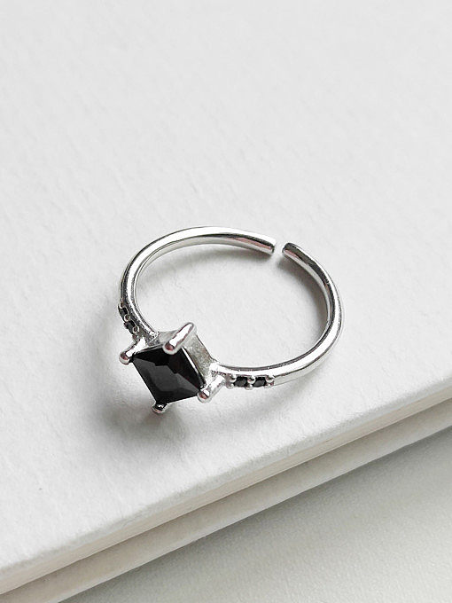 Ring aus Sterlingsilber mit schwarzem Zirkon in freier Größe
