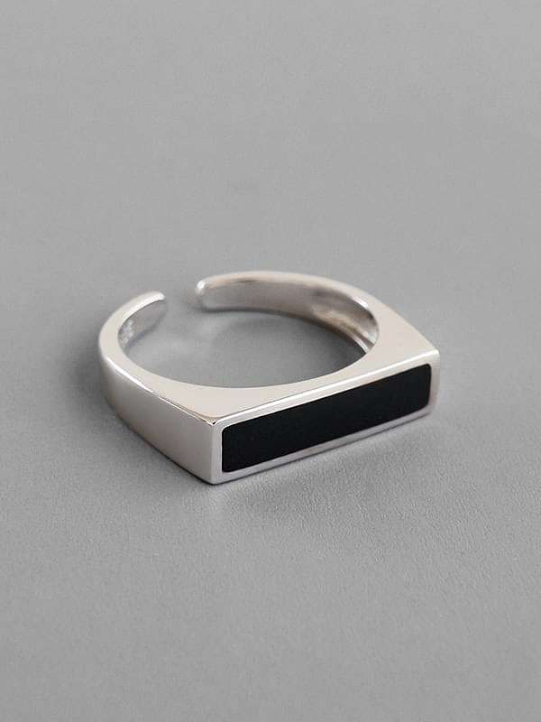 925er Sterlingsilber mit platinierten schlichten quadratischen Ringen in freier Größe