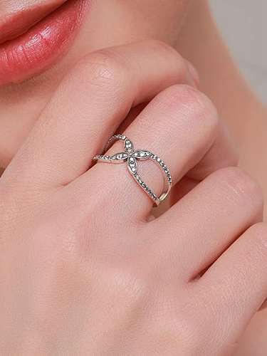 Minimalistischer stapelbarer Ring aus 925er Sterlingsilber mit Zirkonia-Blume