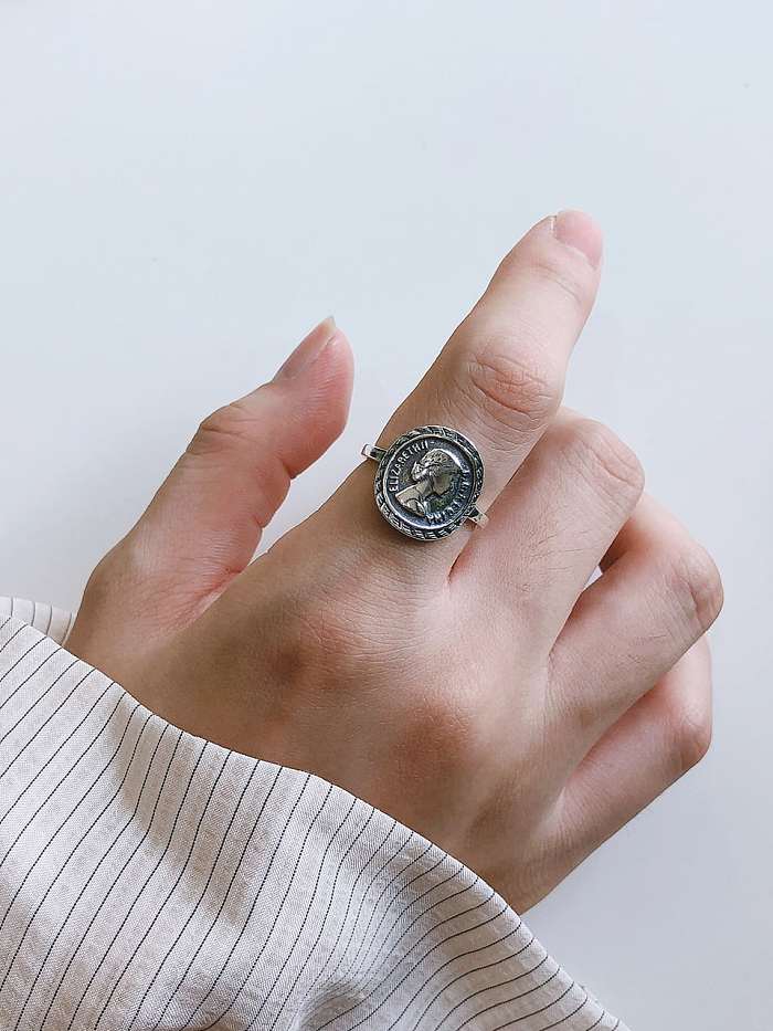 925 Sterling Silver Round Artisan Elizabethan Signet Ring