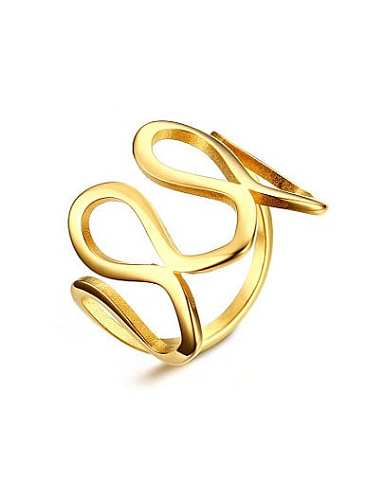 Requintado anel de titânio em forma geométrica banhado a ouro
