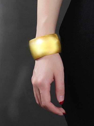 Bracelet en titane de conception ouverte plaqué or de luxe pour femmes