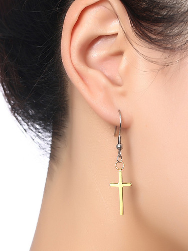 Boucles d'oreilles pendantes en titane en forme de croix plaquées or