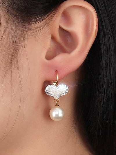 Art- und Weiseherzförmige künstliche Perlen-Tropfen-Ohrringe