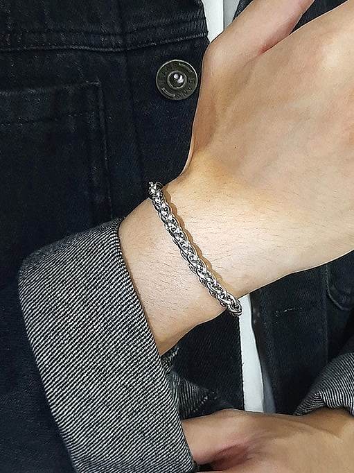 Bracelet à maillons de chaîne creuse vintage géométrique en acier au titane