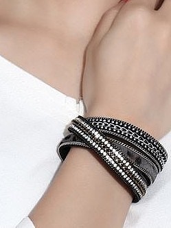 Bracelet à breloques en cuir artificiel avec strass à la mode