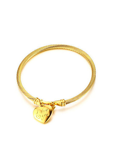 Exquisito brazalete de titanio en forma de corazón chapado en oro