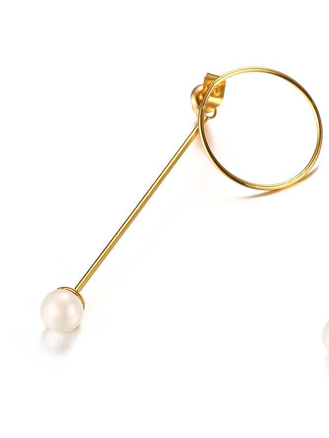 Elegantes aretes colgantes de perlas artificiales en forma redonda