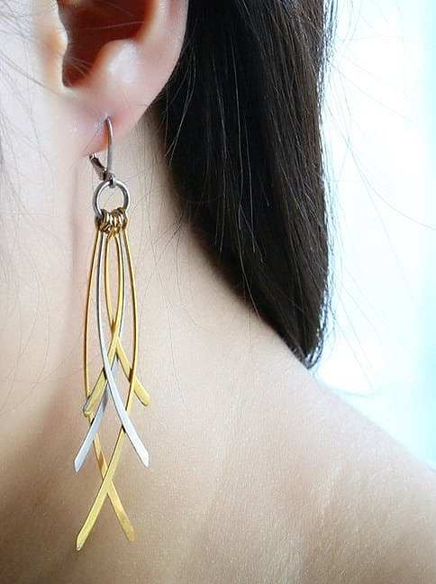 Elegante zweifarbige Design-Blatt-Tropfen-Ohrringe