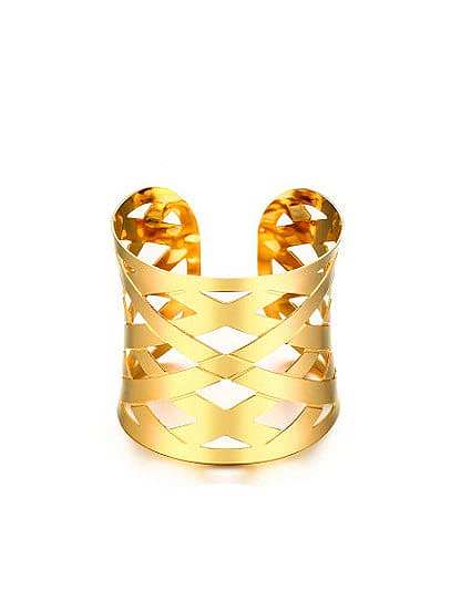 Brazalete de titanio chapado en oro hueco de diseño abierto de moda