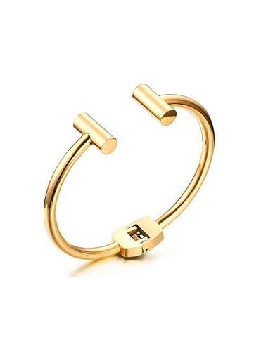 Bracelet en titane au design ouvert plaqué or à la mode