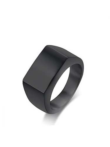 Requintado anel de titânio em forma geométrica banhado a preto