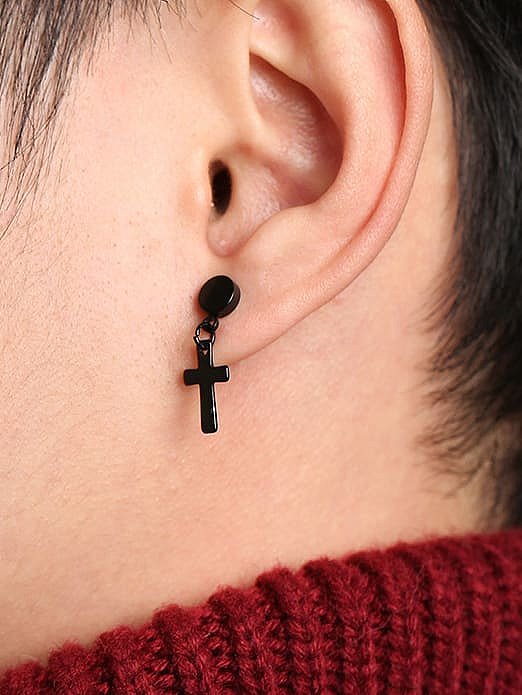 Boucle d'oreille pendante minimaliste en croix en acier inoxydable