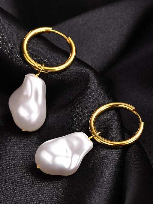 Boucle d'oreille minimaliste irrégulière en acier inoxydable avec perle d'eau douce